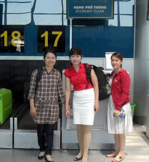 Da Nang flight to Hanoi, the ladies agreed to pose for a photo