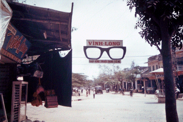 Dennis Currie photo: Quang Ngai business district