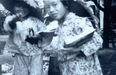 Dennis Currie photo: Quang Ngai school chidren